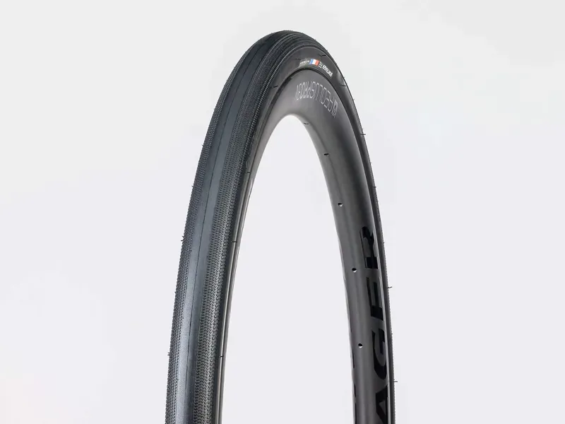 Bontrager R2 Hard Case Lite 700x28c Road Tyre in Black