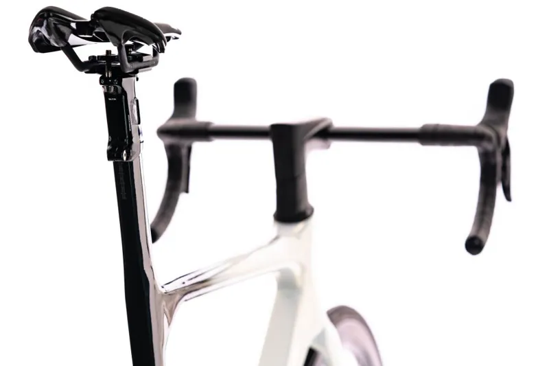 2020 Giant Propel Advanced SL 1 Disc Carbon Road Bike in White-3